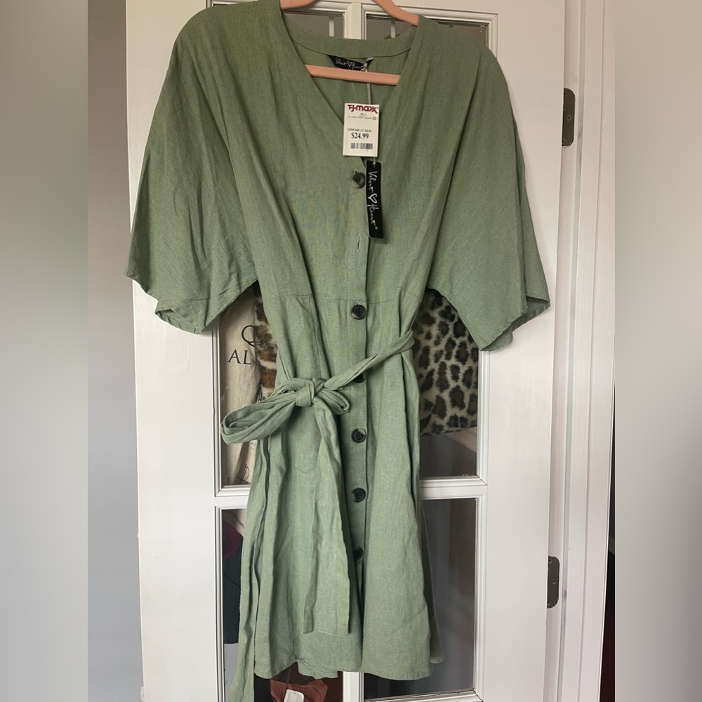 Velvet Heart / mint green dress. Size m. 18-1:2” waist.